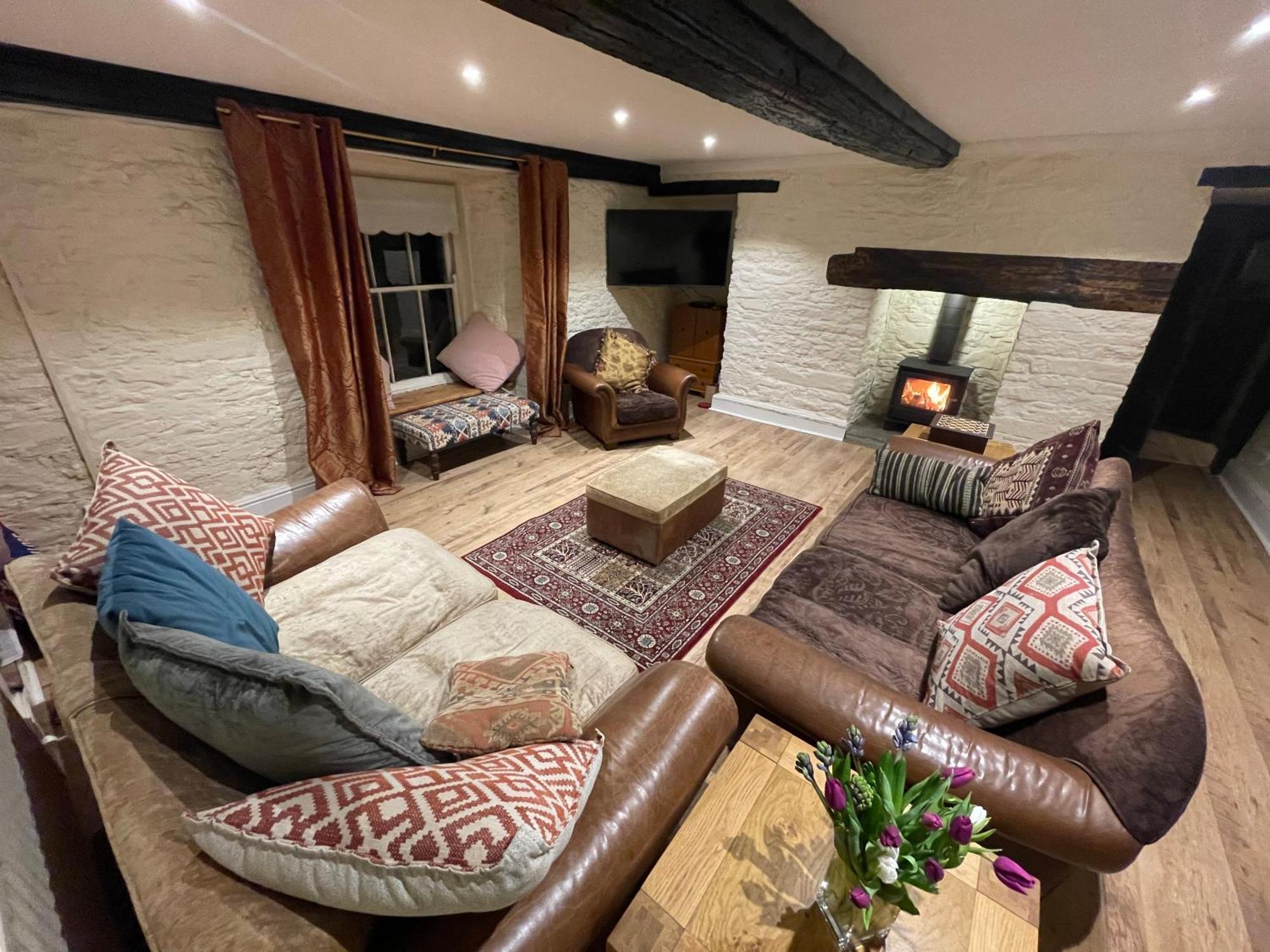 Large Historic Farmhouse In Rhondda Valley Perfect For Groups With Hot Tub Blaencwm Exterior foto