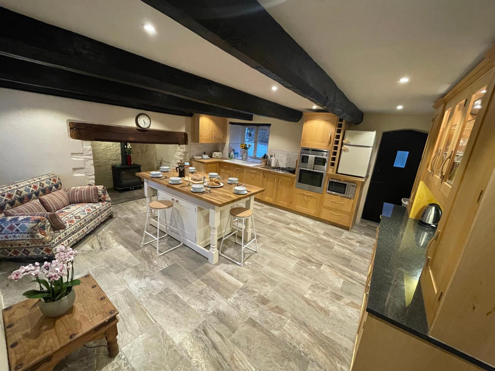 Large Historic Farmhouse In Rhondda Valley Perfect For Groups With Hot Tub Blaencwm Exterior foto